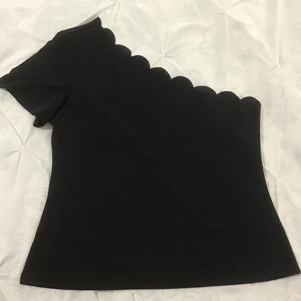 SHEIN Curve Black Short Sleeve One Shoulder Scalloped Neckline, Size 2XL